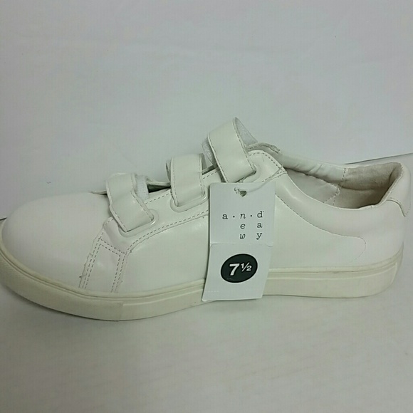 a new day Shoes - A new day NWOT Size 7.5 adjustable straps shoes